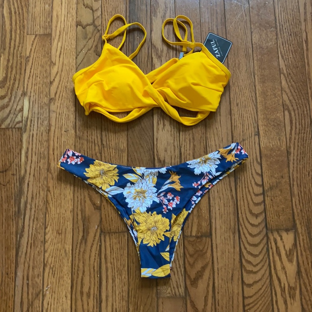 NWT ZAFUL YELLOW AND NAVY FLORAL BIKINI 👙